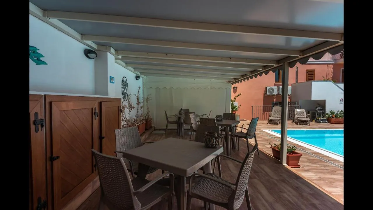 Relaxing Cristal Blu Studio Sleeps 3 Persons Num1484 Santa Teresa Gallura 0*,  Italie