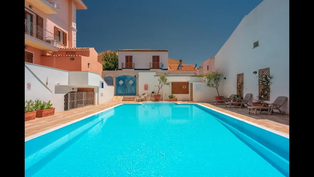 Appartement Relaxing Cristal Blu Studio Sleeps 3 Persons Num1484 Santa Teresa Gallura